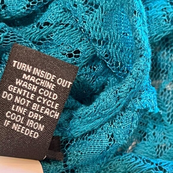 Torrid blouse womens teal color, all lace, size 2(SALE) - Picture 11 of 11